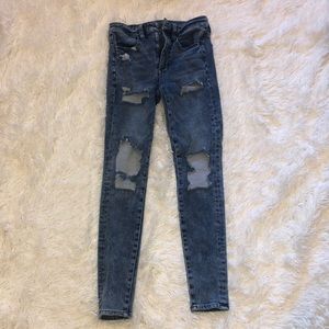 American Eagle washed denim size 2 skinny jeans